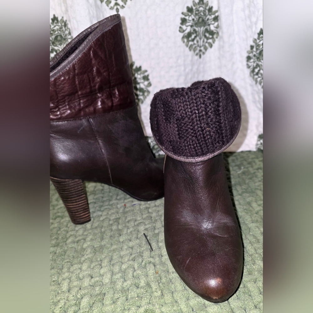 UGG Elegant Brown Leather Ankle Boots